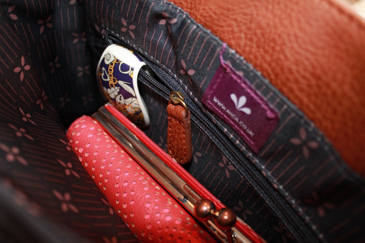 084 GIVEAWAY & REVIEW: Win 1 of 4 Kease Key Fobs (CD: 28/11/2014)